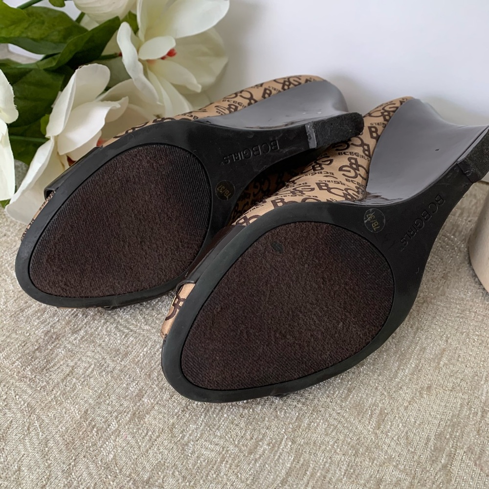 ‼️CLEARANCE‼️Now $12! BCBGirls wedge shoes - Picture 3 of 4